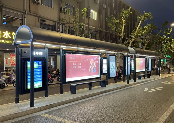 Prilagojen projekt pametnega avtobusnega zavetja v Nantongu, provinca Jiangsu